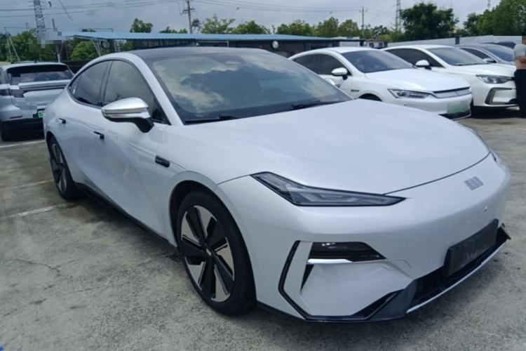 Used Geely Galaxy E8 2024 665 km Range Rear-Drive Starship Long-Range Version Front Right 45 Deg