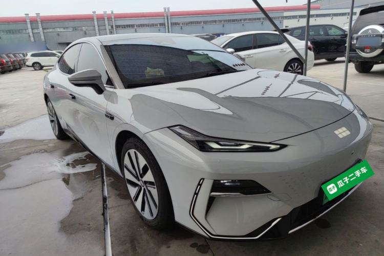 Used Geely Galaxy E8 2024 665 km Range Rear-Drive Starship Long-Range Version Front Right 45 Deg
