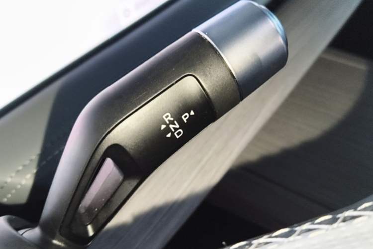 Used Geely Galaxy E8 2024 550 km Range Rear-Drive MAX Gear Lever