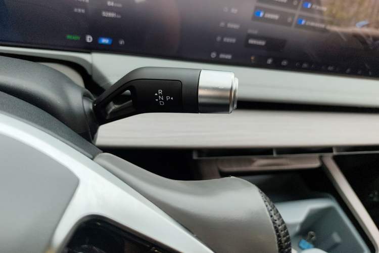 Used Geely Galaxy E8 2024 665 km Range Rear-Drive Starship Long-Range Version Gear Lever