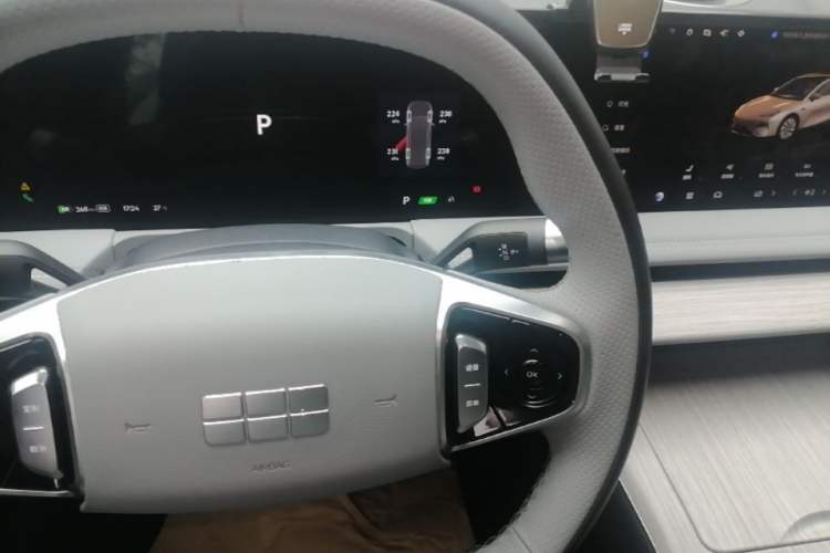 Used Geely Galaxy E8 2024 665 km Range Rear-Drive Starship Intelligent Driving Version Gear Lever