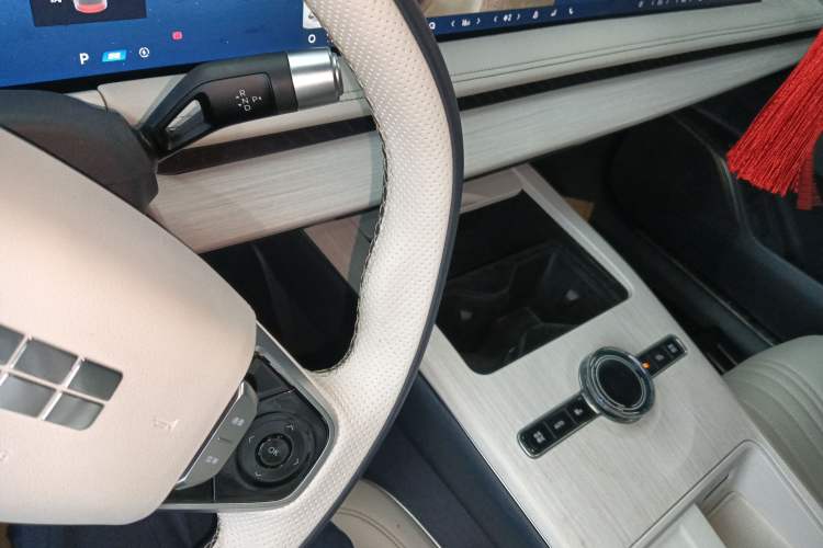 Used Geely Galaxy E8 2024 665 km Range Rear-Drive Starship Long-Range Version Gear Lever