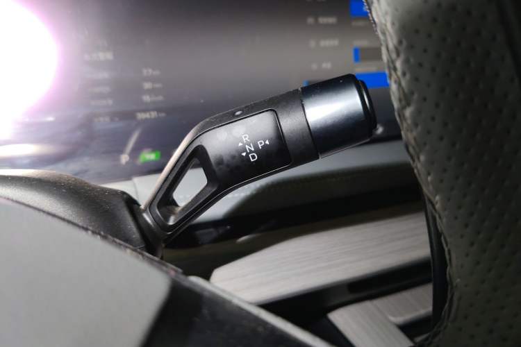 Used Geely Galaxy E8 2024 665 km Range Rear-Drive Starship Long-Range Version Gear Lever