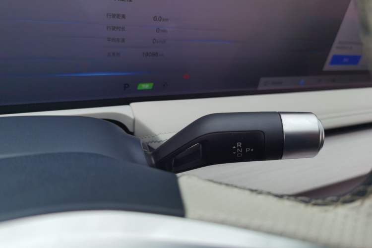 Used Geely Galaxy E8 2024 665 km Range Rear-Drive Starship Long-Range Version Gear Lever