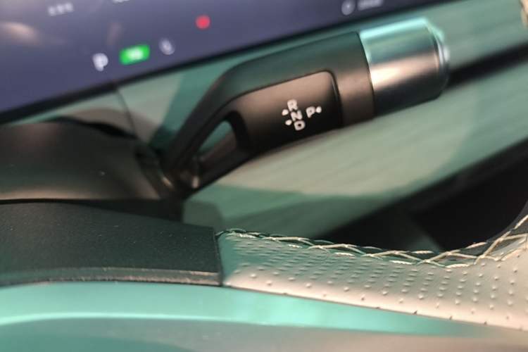 Used Geely Galaxy E8 2024 550 km Range Rear-Drive Dragon Edition Gear Lever