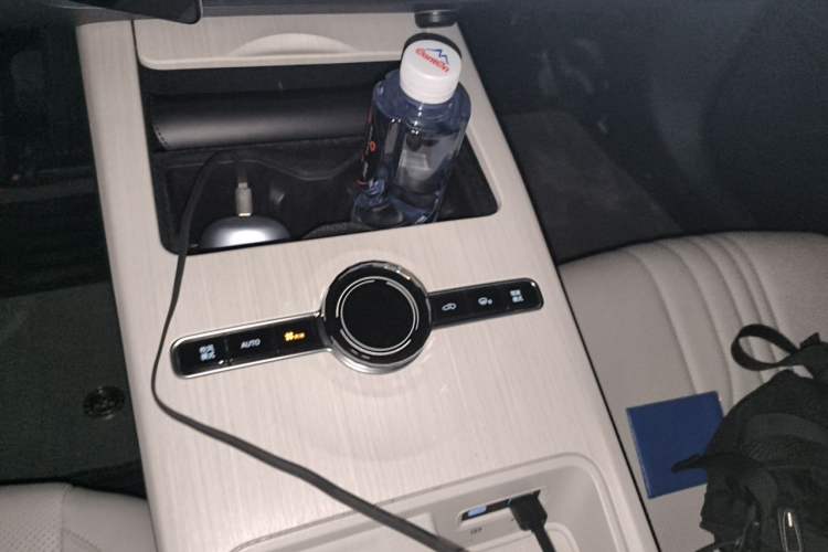 Used Geely Galaxy E8 2024 665 km Range Rear-Drive Starship Long-Range Version Gear Lever