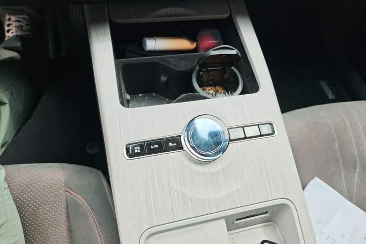 Used Geely Galaxy E8 2024 620 km All-Wheel-Drive Dragon Edition Gear Lever
