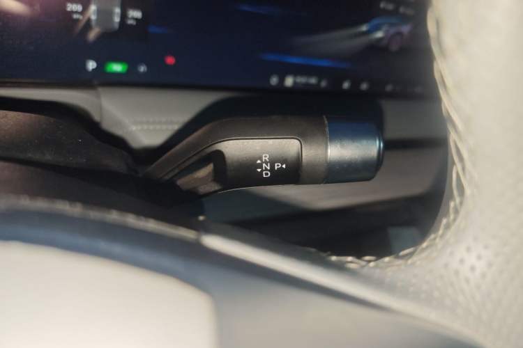 Used Geely Galaxy E8 2024 550 km Range Rear-Drive Dragon Edition Gear Lever