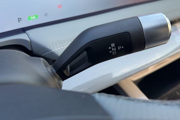 Used Geely Galaxy E8 2024 550 km Range Rear-Drive MAX Gear Lever