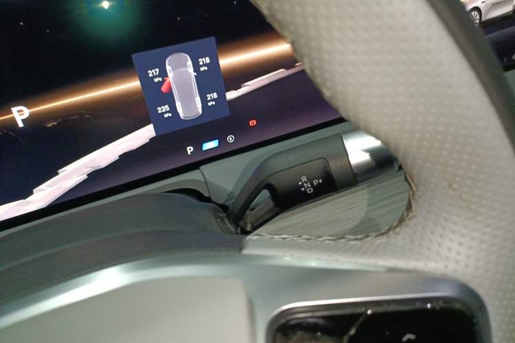 Used Geely Galaxy E8 2024 550 km Range Rear-Drive MAX Gear Lever