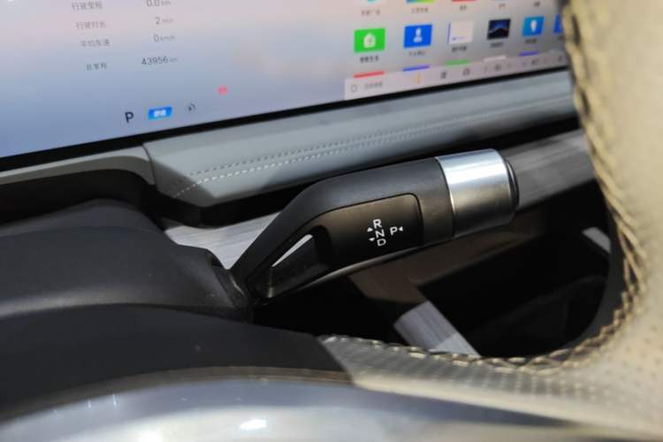 Used Geely Galaxy E8 2024 550 km Range Rear-Drive MAX Gear Lever