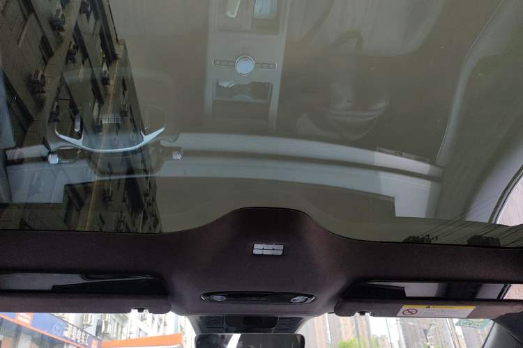 Used Geely Galaxy E8 2024 665 km Range Rear-Drive Starship Long-Range Version Headliner