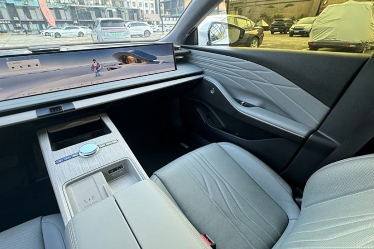 Used Geely Galaxy E8 2024 665 km Range Rear-Drive Starship Long-Range Version Interior 3