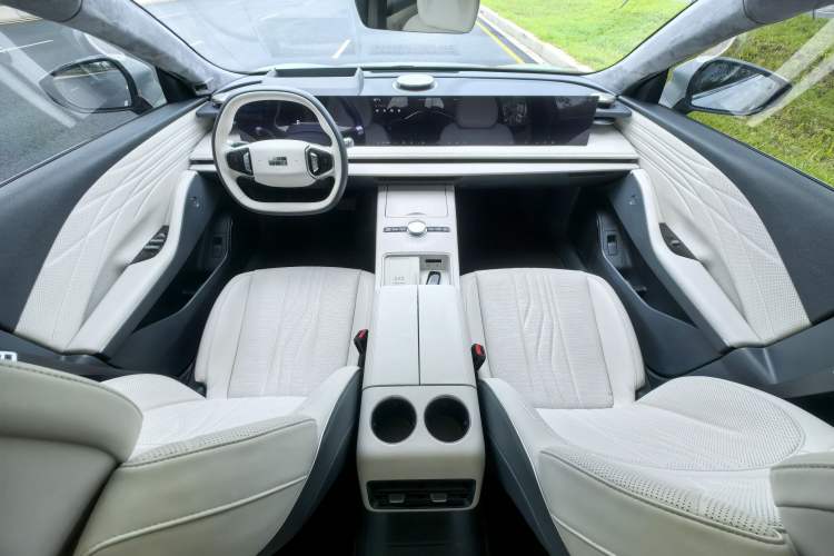 Used Geely Galaxy E8 2024 665 km Range Rear-Drive Starship Long-Range Version Interior 3