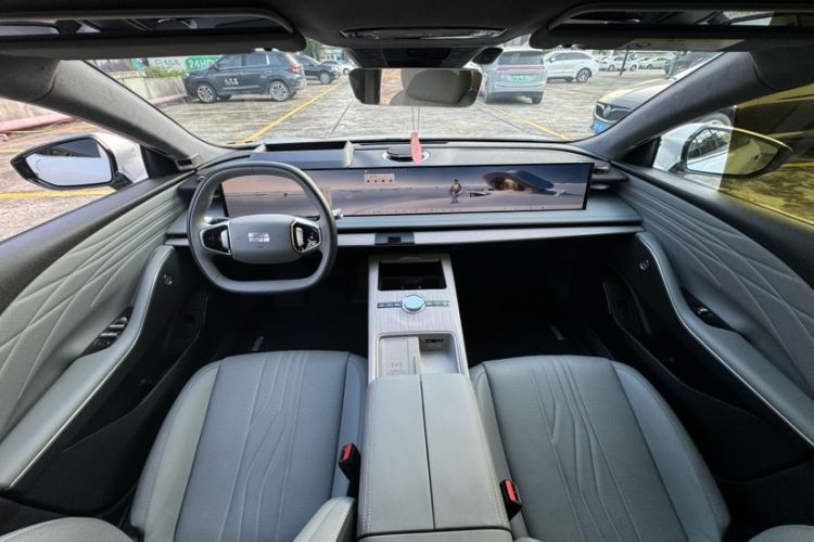 Used Geely Galaxy E8 2024 665 km Range Rear-Drive Starship Long-Range Version Interior 4