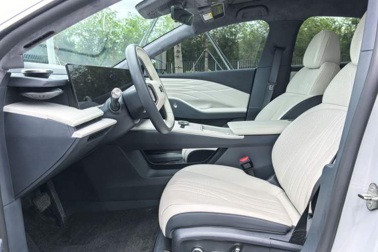 Used Geely Galaxy E8 2024 665 km Range Rear-Drive Starship Long-Range Version Interior 4