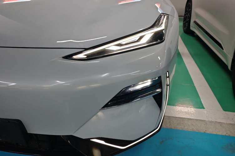 Used Geely Galaxy E8 2024 665 km Range Rear-Drive Starship Long-Range Version Left Front Headlight