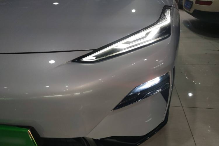 Used Geely Galaxy E8 2024 665 km Range Rear-Drive Starship Long-Range Version Left Front Headlight