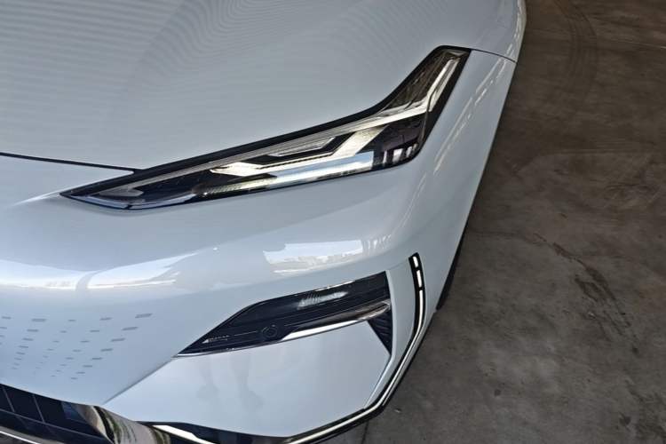 Used Geely Galaxy E8 2024 665 km Range Rear-Drive Starship Long-Range Version Left Front Headlight