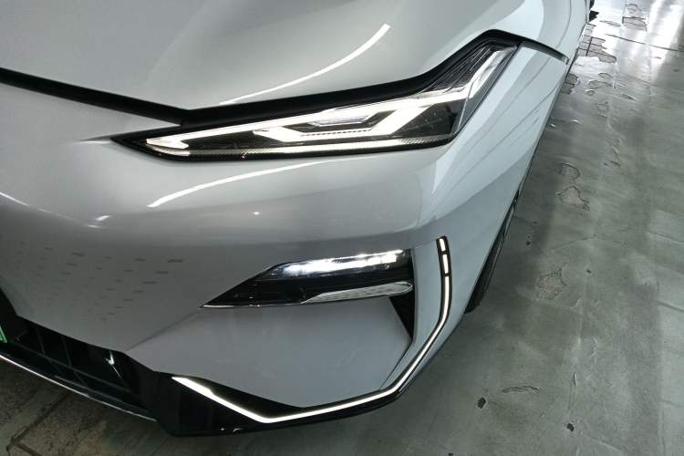 Used Geely Galaxy E8 2024 665 km Range Rear-Drive Starship Long-Range Version Left Front Headlight