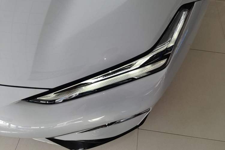 Used Geely Galaxy E8 2024 550 km Range Rear-Drive Dragon Edition Left Front Headlight