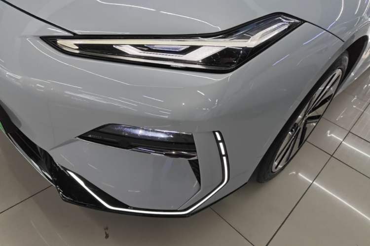 Used Geely Galaxy E8 2024 665 km Range Rear-Drive Starship Long-Range Version Left Front Headlight