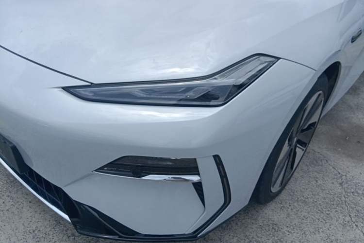 Used Geely Galaxy E8 2024 665 km Range Rear-Drive Starship Long-Range Version Left Front Headlight