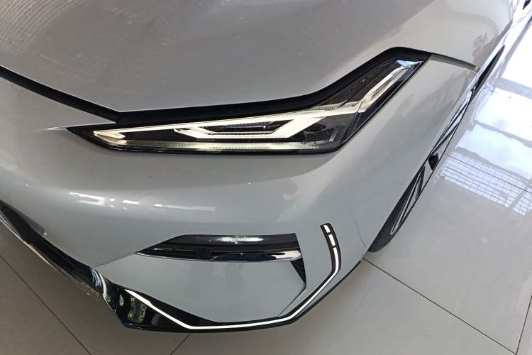 Used Geely Galaxy E8 2024 665 km Range Rear-Drive Starship Long-Range Version Left Front Headlight