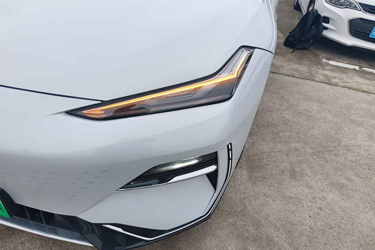 Used Geely Galaxy E8 2024 665 km Range Rear-Drive Starship Long-Range Version Left Front Headlight