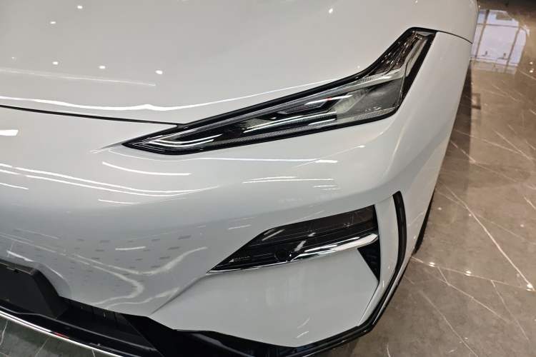 Used Geely Galaxy E8 2024 665 km Range Rear-Drive Starship Long-Range Version Left Front Headlight