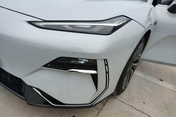 Used Geely Galaxy E8 2024 665 km Range Rear-Drive Starship Long-Range Version Left Front Headlight