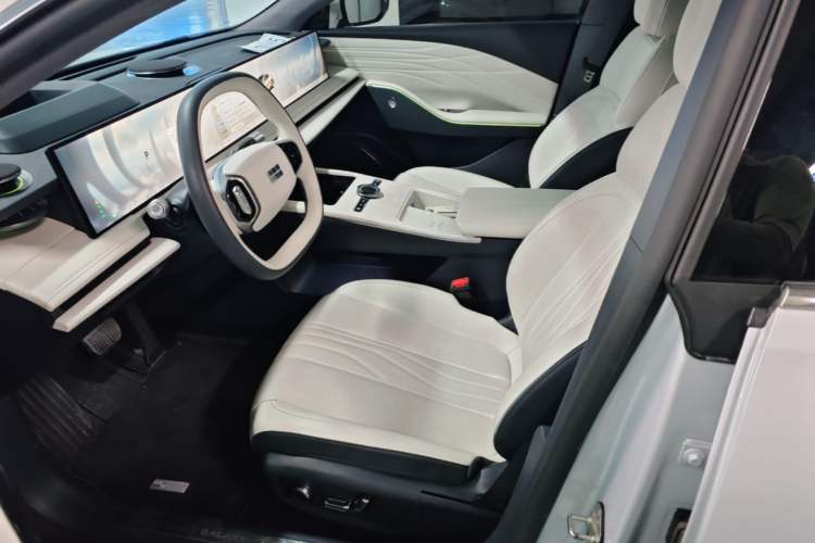 Used Geely Galaxy E8 2024 665 km Range Rear-Drive Starship Long-Range Version Left Front Seat