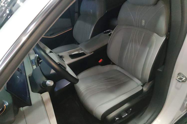 Used Geely Galaxy E8 2024 665 km Range Rear-Drive Starship Long-Range Version Left Front Seat