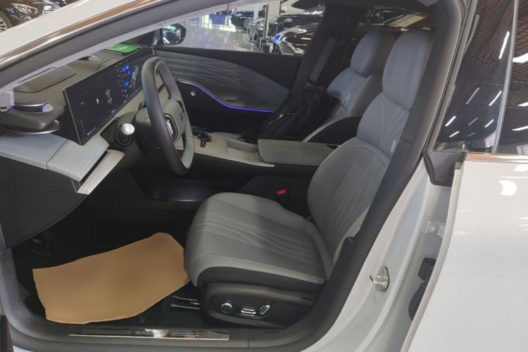 Used Geely Galaxy E8 2024 665 km Range Rear-Drive Starship Long-Range Version Left Front Seat