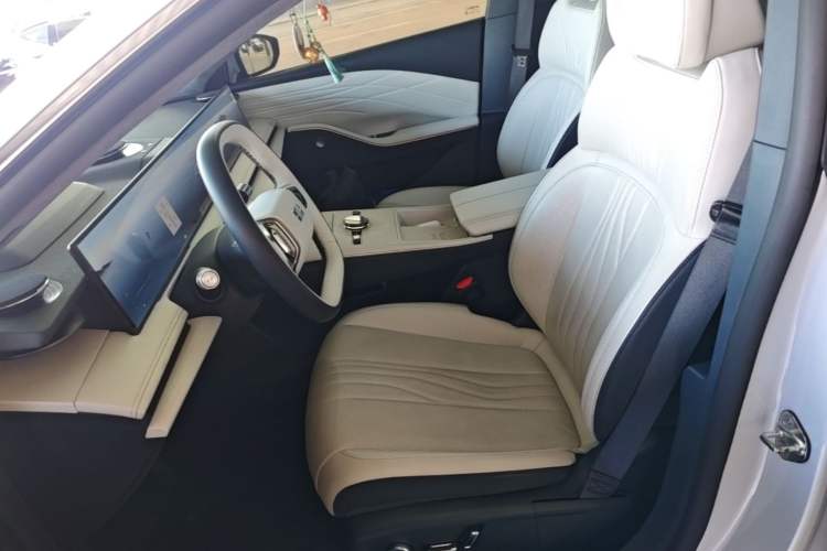 Used Geely Galaxy E8 2024 665 km Range Rear-Drive Starship Long-Range Version Left Front Seat