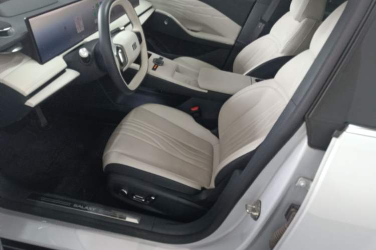 Used Geely Galaxy E8 2024 665 km Range Rear-Drive Starship Long-Range Version Left Front Seat
