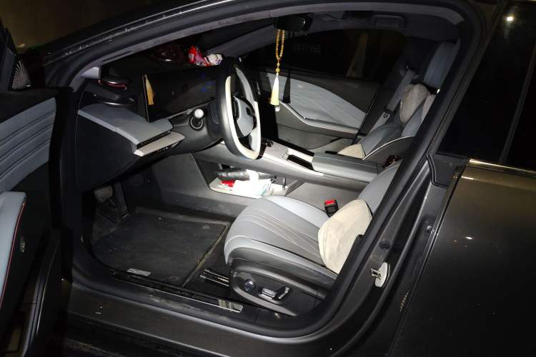Used Geely Galaxy E8 2024 665 km Range Rear-Drive Starship Long-Range Version Left Front Seat