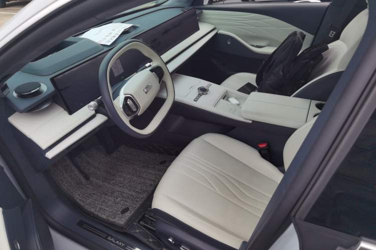 Used Geely Galaxy E8 2024 665 km Range Rear-Drive Starship Long-Range Version Left Front Seat