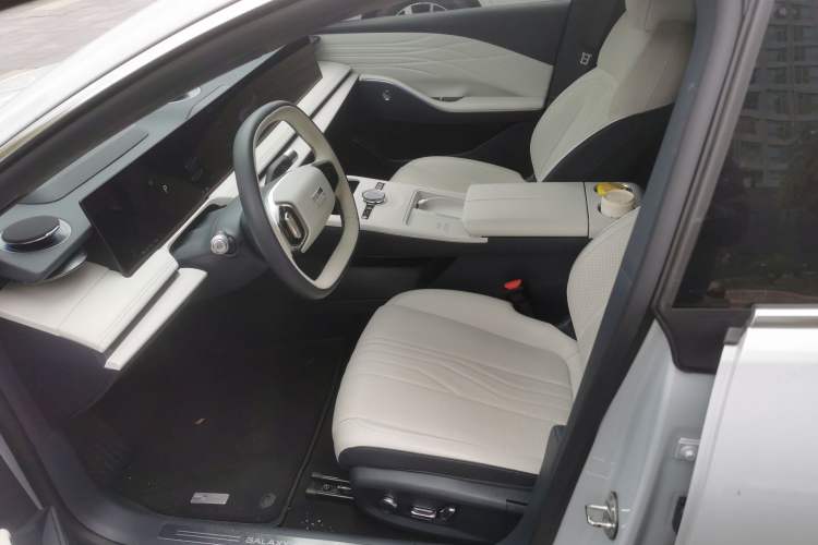 Used Geely Galaxy E8 2024 665 km Range Rear-Drive Starship Long-Range Version Left Front Seat