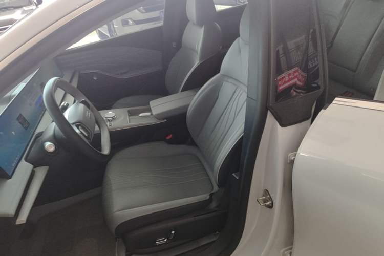 Used Geely Galaxy E8 2024 550 km Range Rear-Drive Dragon Edition Left Front Seat