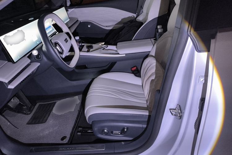 Used Geely Galaxy E8 2024 665 km Range Rear-Drive Starship Long-Range Version Left Front Seat