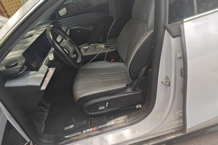 Used Geely Galaxy E8 2024 550 km Range Rear-Wheel-Drive PRO Left Front Seat