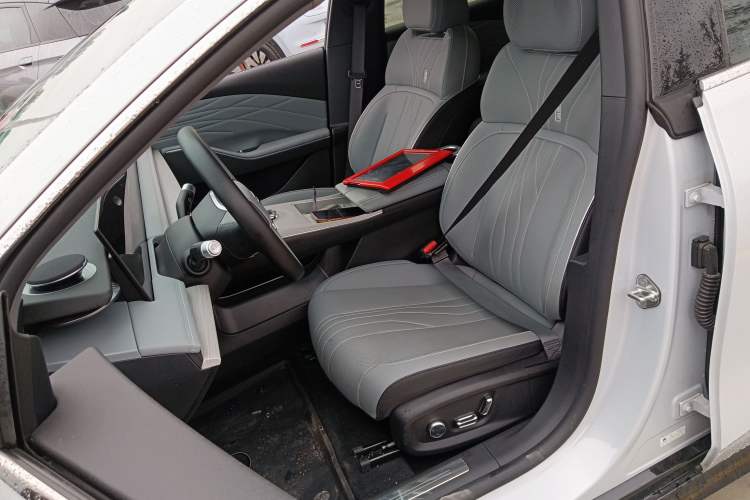 Used Geely Galaxy E8 2024 550 km Range Rear-Drive MAX Left Front Seat
