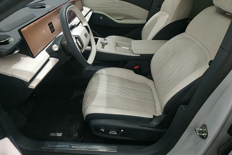 Used Geely Galaxy E8 2024 665 km Range Rear-Drive Starship Long-Range Version Left Front Seat
