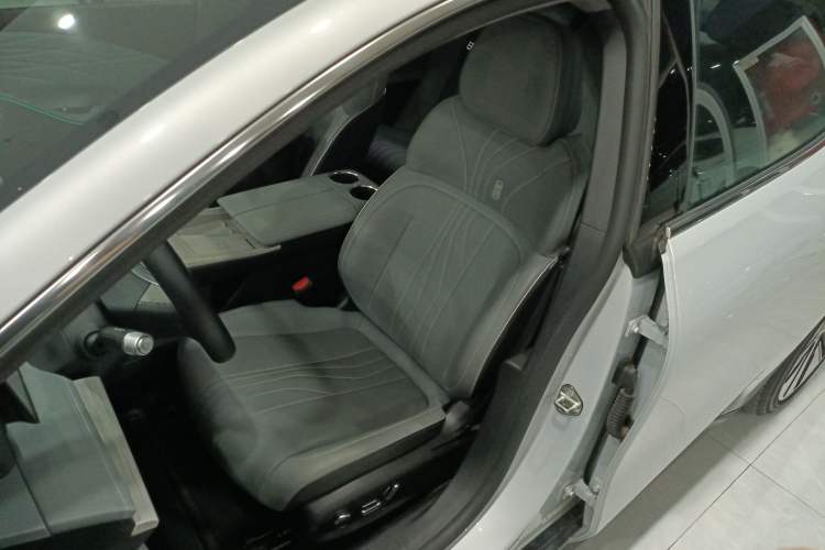 Used Geely Galaxy E8 2024 550 km Range Rear-Drive MAX Left Front Seat