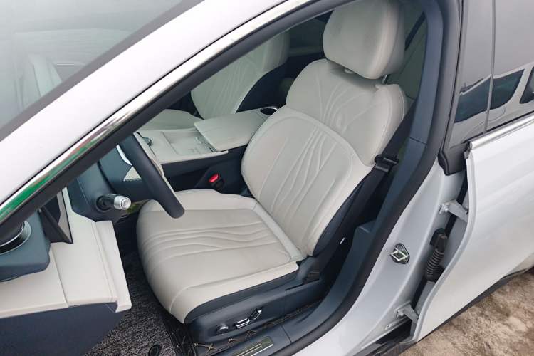 Used Geely Galaxy E8 2024 665 km Range Rear-Drive Starship Long-Range Version Left Front Seat