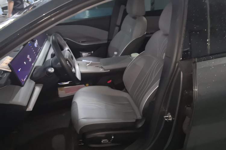 Used Geely Galaxy E8 2024 550 km Range Rear-Drive Dragon Edition Left Front Seat