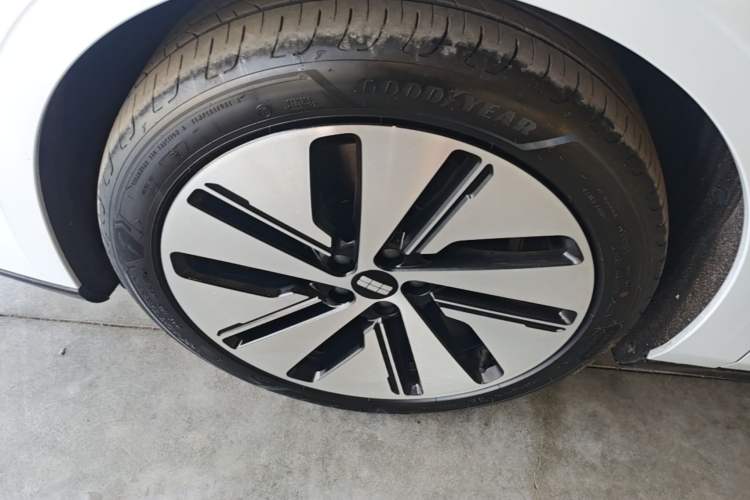 Used Geely Galaxy E8 2024 665 km Range Rear-Drive Starship Long-Range Version Left Front Wheel Hub