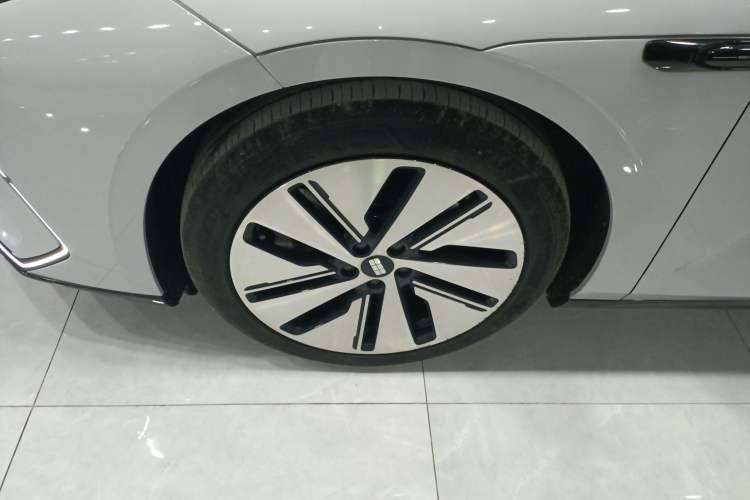 Used Geely Galaxy E8 2024 550 km Range Rear-Drive MAX Left Front Wheel Hub