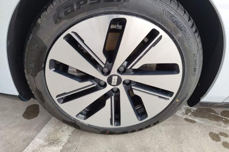 Used Geely Galaxy E8 2024 665 km Range Rear-Drive Starship Long-Range Version Left Front Wheel Hub